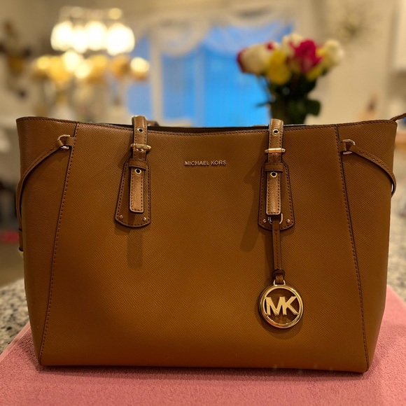 Michael Kors Handbags - Michael Kors Tan Leather Tote with Gold Hardware